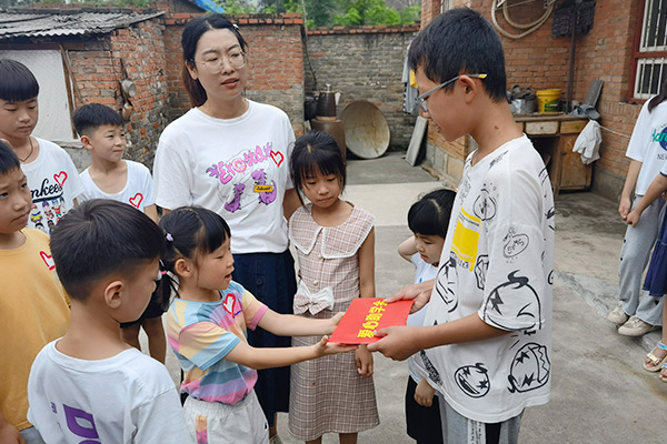 新乡长城集团助学公益行